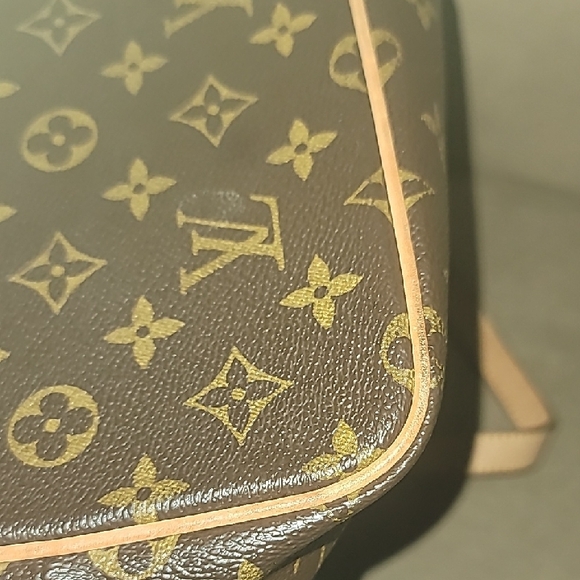 Louis Vuitton Classic Monogram Tote with Tan Accents - Picture 10 of 15